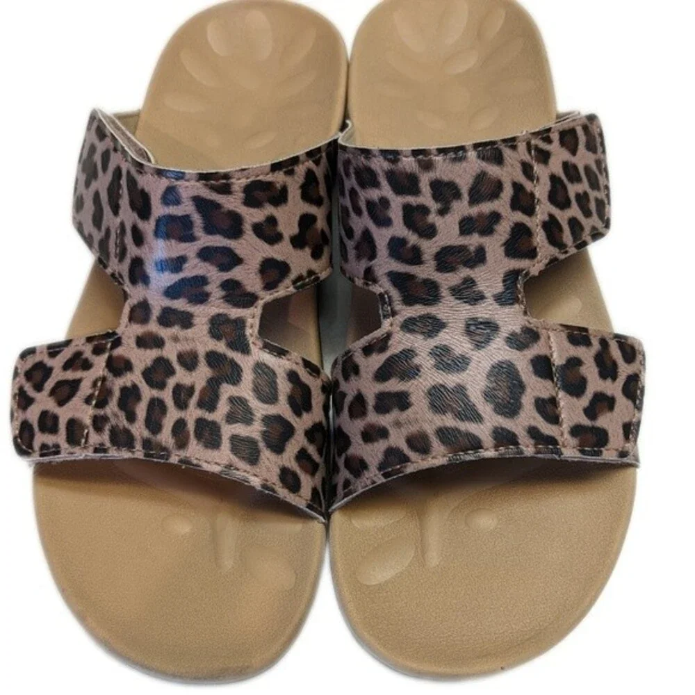 Megnya textured animal print adjustable slip on sandals - NWOT - 7